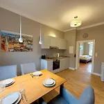 Liva Zentrum - 4 Mit Kueche Und Wlan - Naehe Hauptbahnhof - Ideal Fuer Familien & Monteure Apartman *