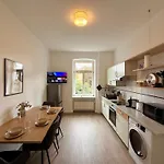 Apartman Liva Zentrum - 4 Mit Kueche Und Wlan - Naehe Hauptbahnhof - Ideal Fuer Familien & Monteure