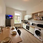Liva Zentrum - 4 Mit Kueche Und Wlan - Naehe Hauptbahnhof - Ideal Fuer Familien & Monteure * Schwerin