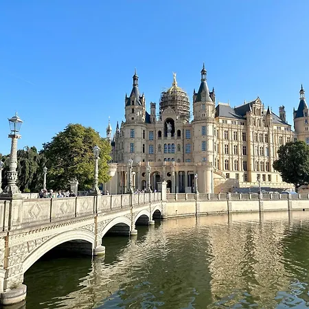 Liva Stays Schwerin Zentrum - 4 Ferienwohnungen Mit Kueche Und Wlan - Naehe Hauptbahnhof - Ideal Fuer Familien & Monteure *