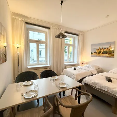 Liva Zentrum - 4 Mit Kueche Und Wlan - Naehe Hauptbahnhof - Ideal Fuer Familien & Monteure Apartment *