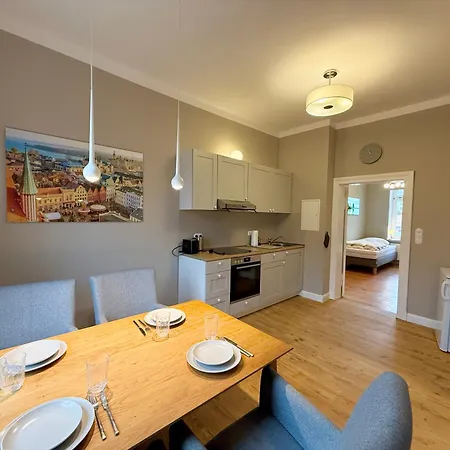 Liva Zentrum - 4 Mit Kueche Und Wlan - Naehe Hauptbahnhof - Ideal Fuer Familien & Monteure Apartment *