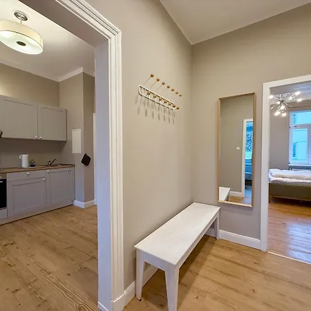 Liva Zentrum - 4 Mit Kueche Und Wlan - Naehe Hauptbahnhof - Ideal Fuer Familien & Monteure Apartment *