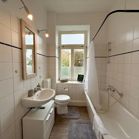 Liva Zentrum - 4 Mit Kueche Und Wlan - Naehe Hauptbahnhof - Ideal Fuer Familien & Monteure Apartment