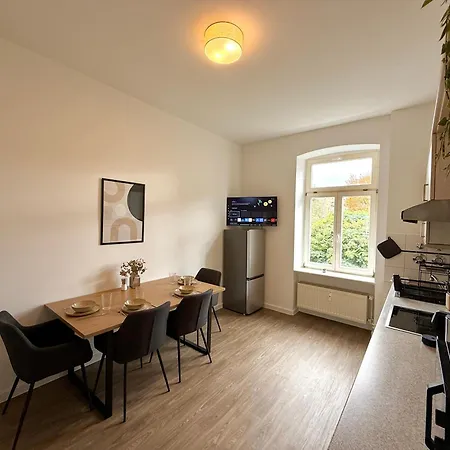 Liva Zentrum - 4 Mit Kueche Und Wlan - Naehe Hauptbahnhof - Ideal Fuer Familien & Monteure Apartment *