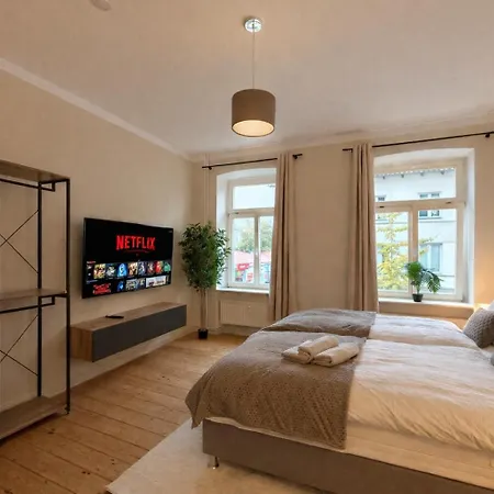 Liva Zentrum - 4 Mit Kueche Und Wlan - Naehe Hauptbahnhof - Ideal Fuer Familien & Monteure Apartment *